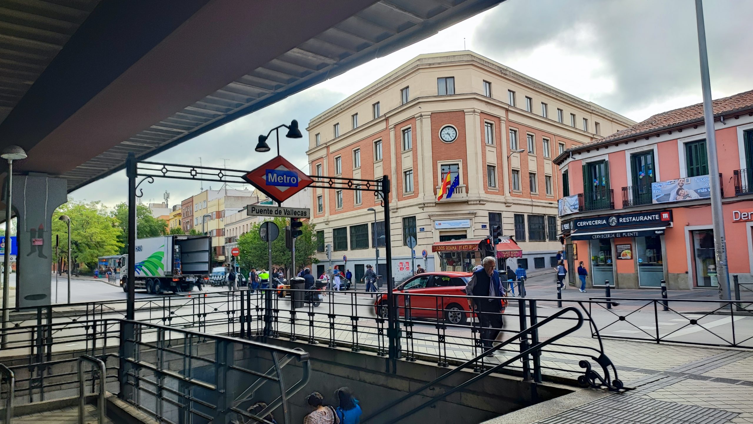 MADRID/ Un falso aviso de bomba ha obligado a evacuar dos estaciones de Metro y a suspender el servicio