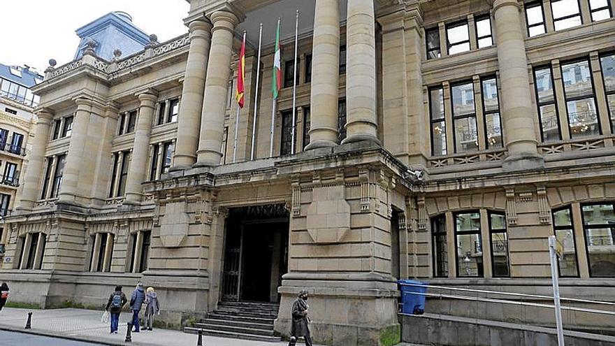 Piden 6 y 5 años de cárcel para dos acusados de robos en domicilios de Donostia y Lasarte-Oria