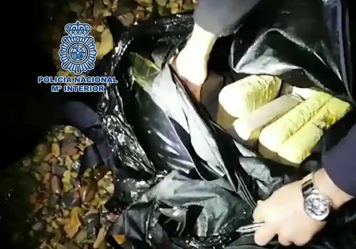 De Perú a Avilés con 72 kilos de cocaína: así pilló la Policía a cuatro 'narcobuzos'