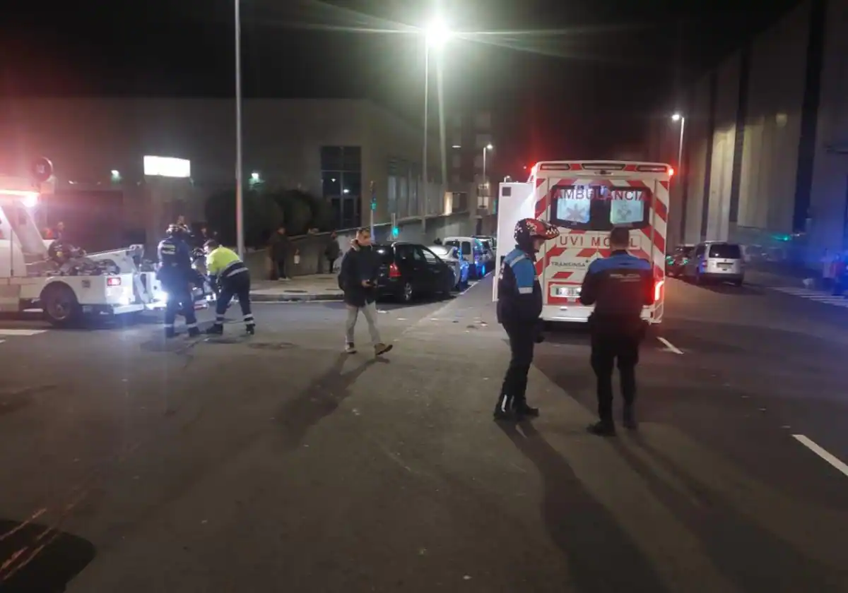 Herido grave un motorista arrollado por un coche en el barrio gijonés de Pumarín