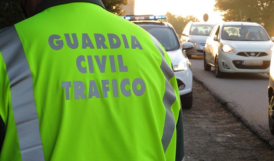 Investigan a una conductora tras abandonar el lugar de un accidente