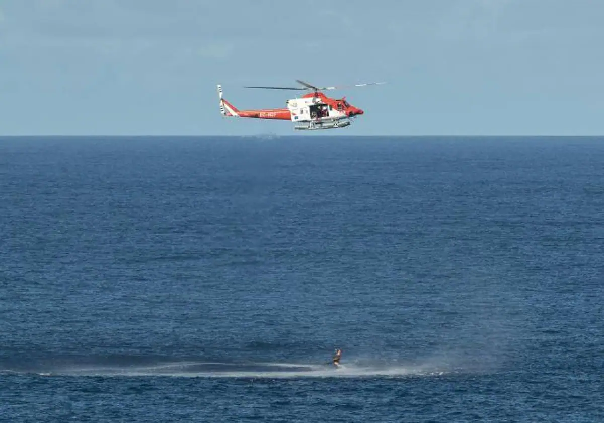 Hallan cuerpo sin vida de tripulante tras naufragio de velero en costa de Tinajo