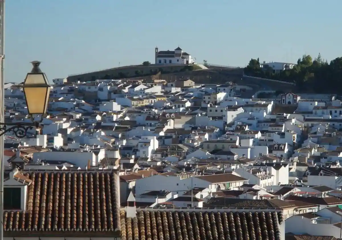 Fallece un hombre al recibir un disparo en una montería en Antequera