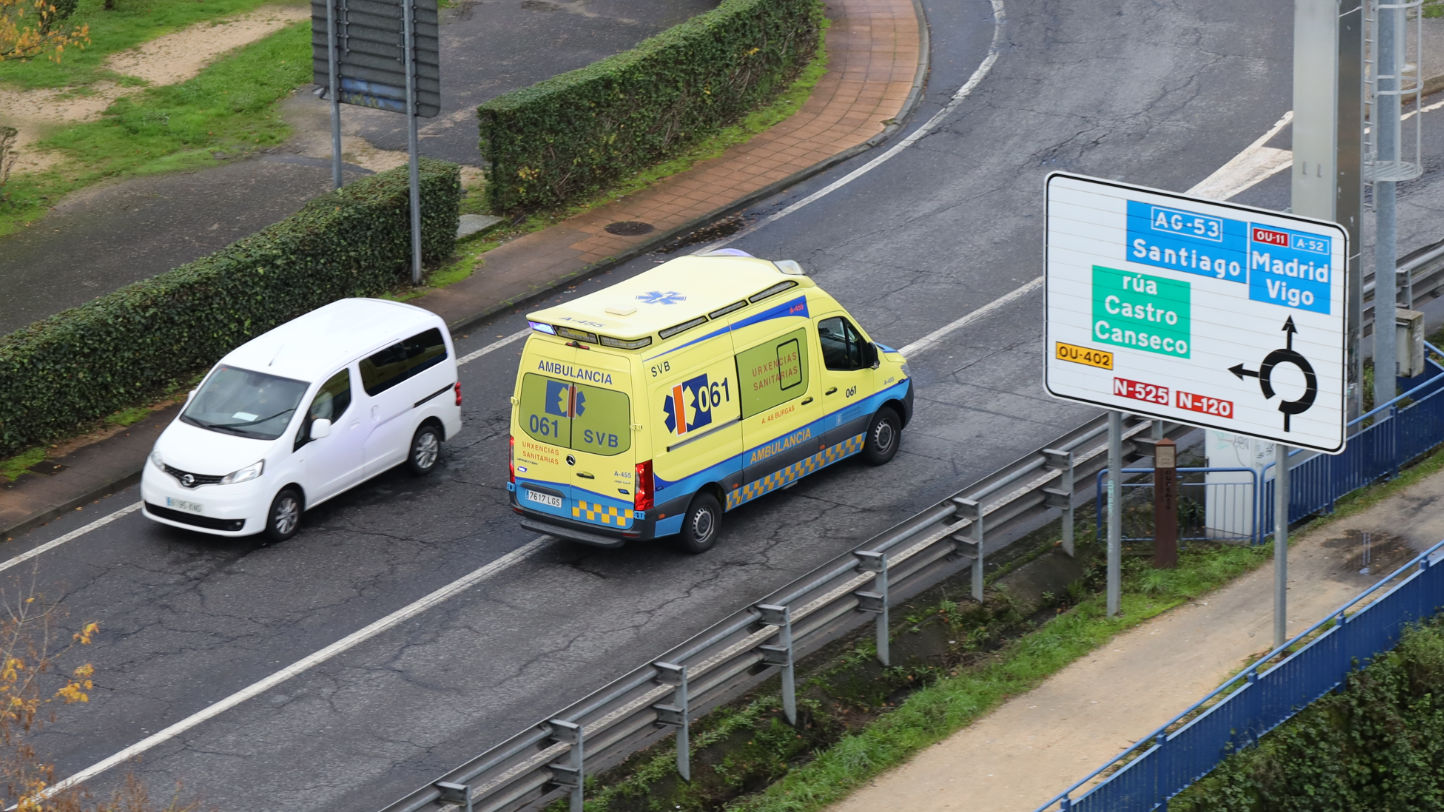 Ambulancia en la N-120