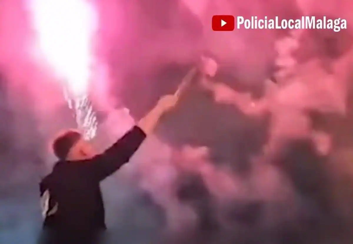 Identifican a joven de 24 años como responsable de fiesta ilegal en la vía pública con música y pirotecnia en Málaga