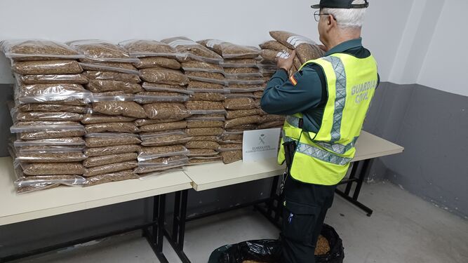 Incautan 143 kilos de tabaco de contrabando en la A-92N a la altura de Cúllar