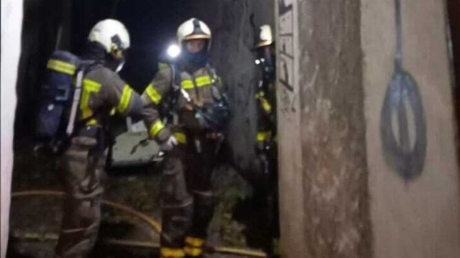 Imagen de los Bomberos de Granada en el lugar.