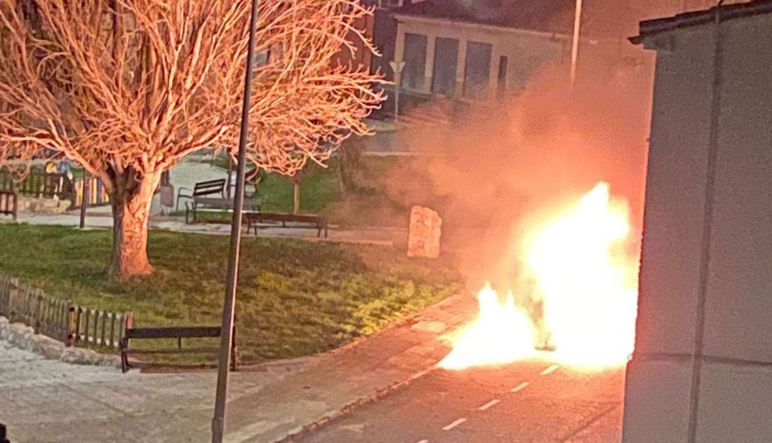 Incendio en el barrio de San Lázaro de Zamora: varios contenedores quedan calcinados