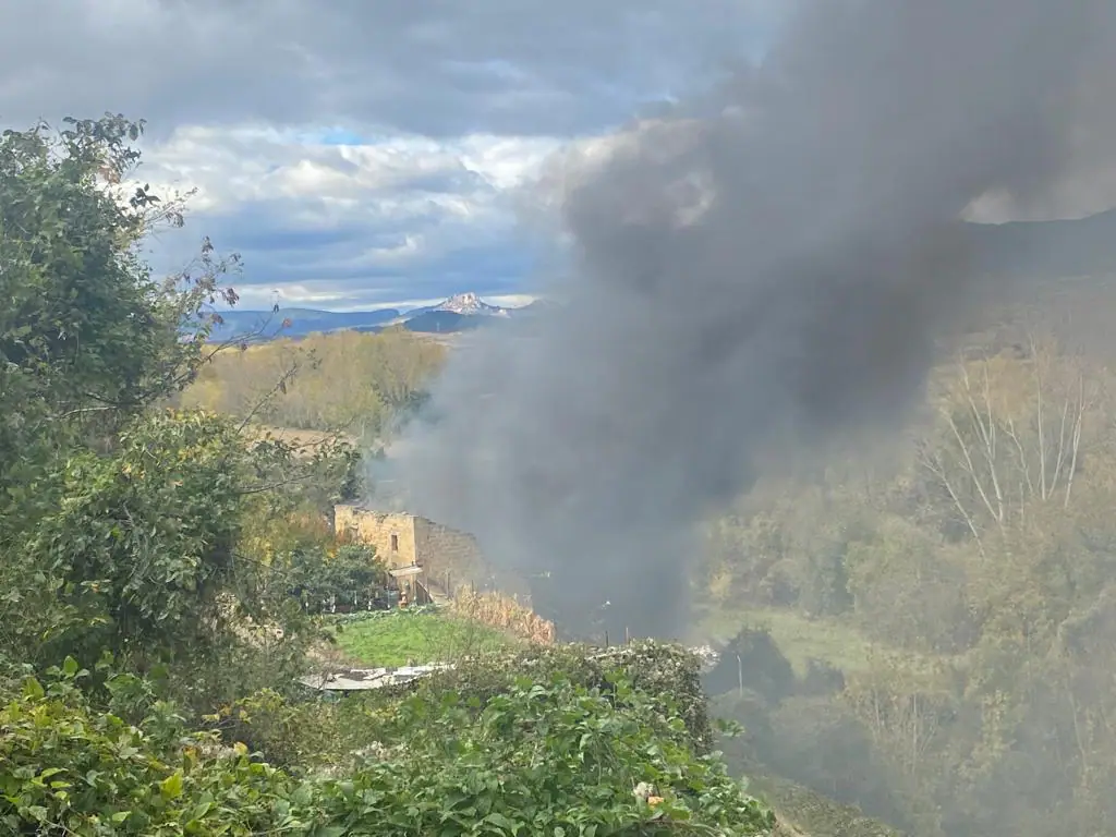 Arde una caseta de huerta junto al paseo Vista Alegre de Haro