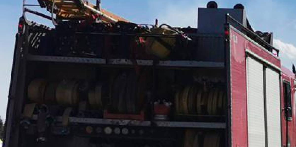Incendio forestal en Mont-roig del Camp debido a la electrocución de una ave en cables de alta tensión