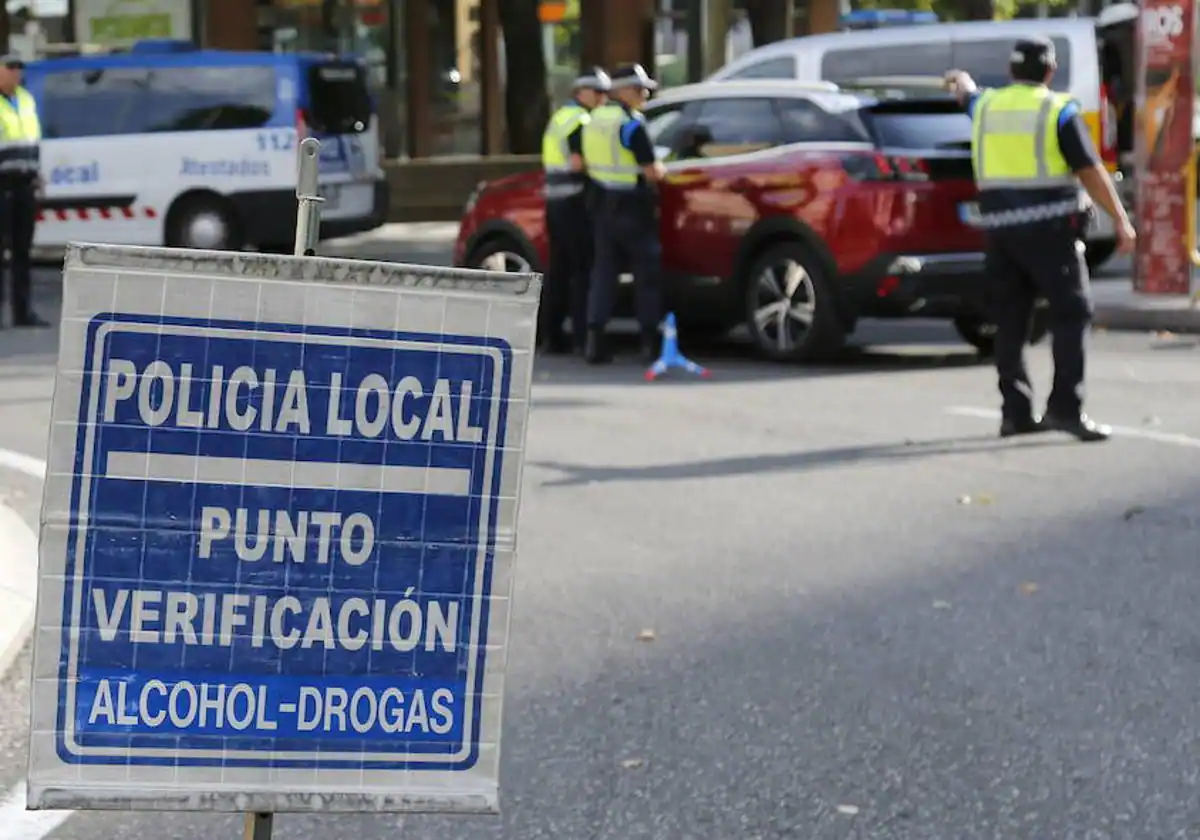 Choca contra otro coche y da positivo en el paseo de Carmelitas de Salamanca