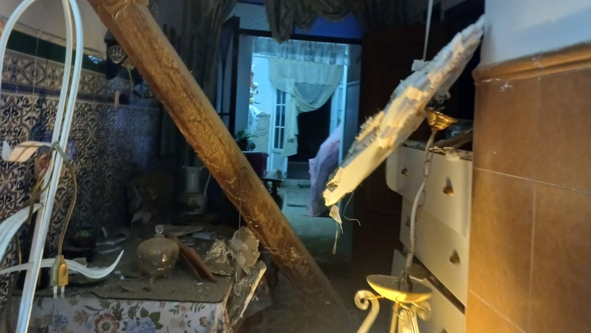 Vídeo: así quedó una vivienda en Almonte después de que se cayera parte del techo