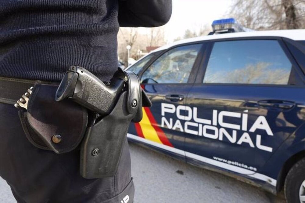 Una joven se entrega tras apuñalar a otra en las piernas