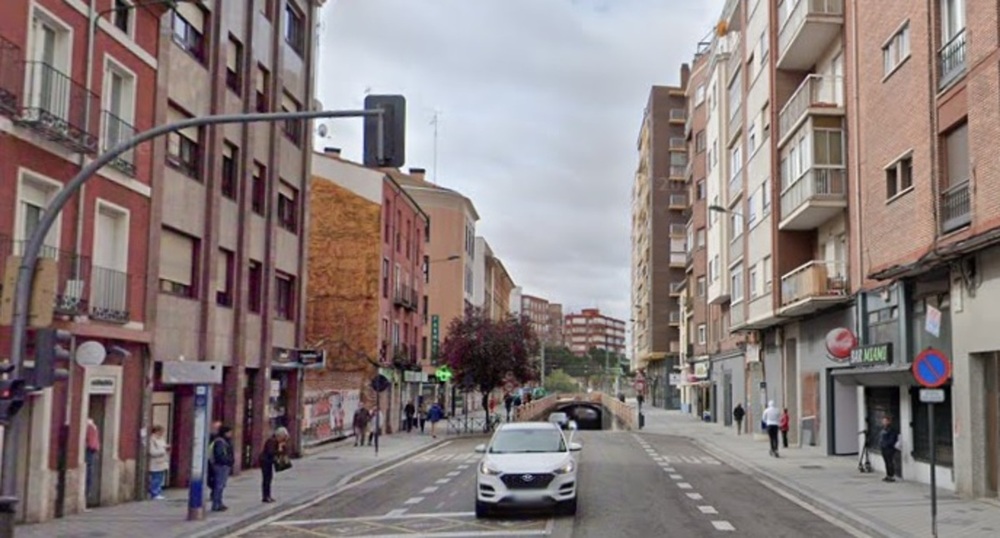Apuñalan en pleno día y en la calle a un interno del Zambrana