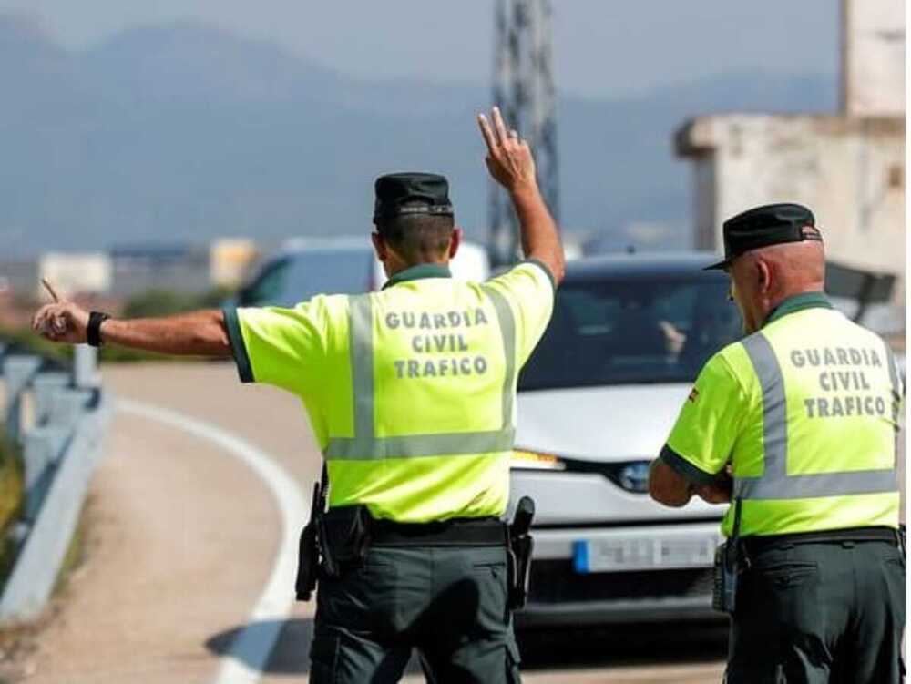 Investigan a un hombre por circular a 208 km/h en la VA-30