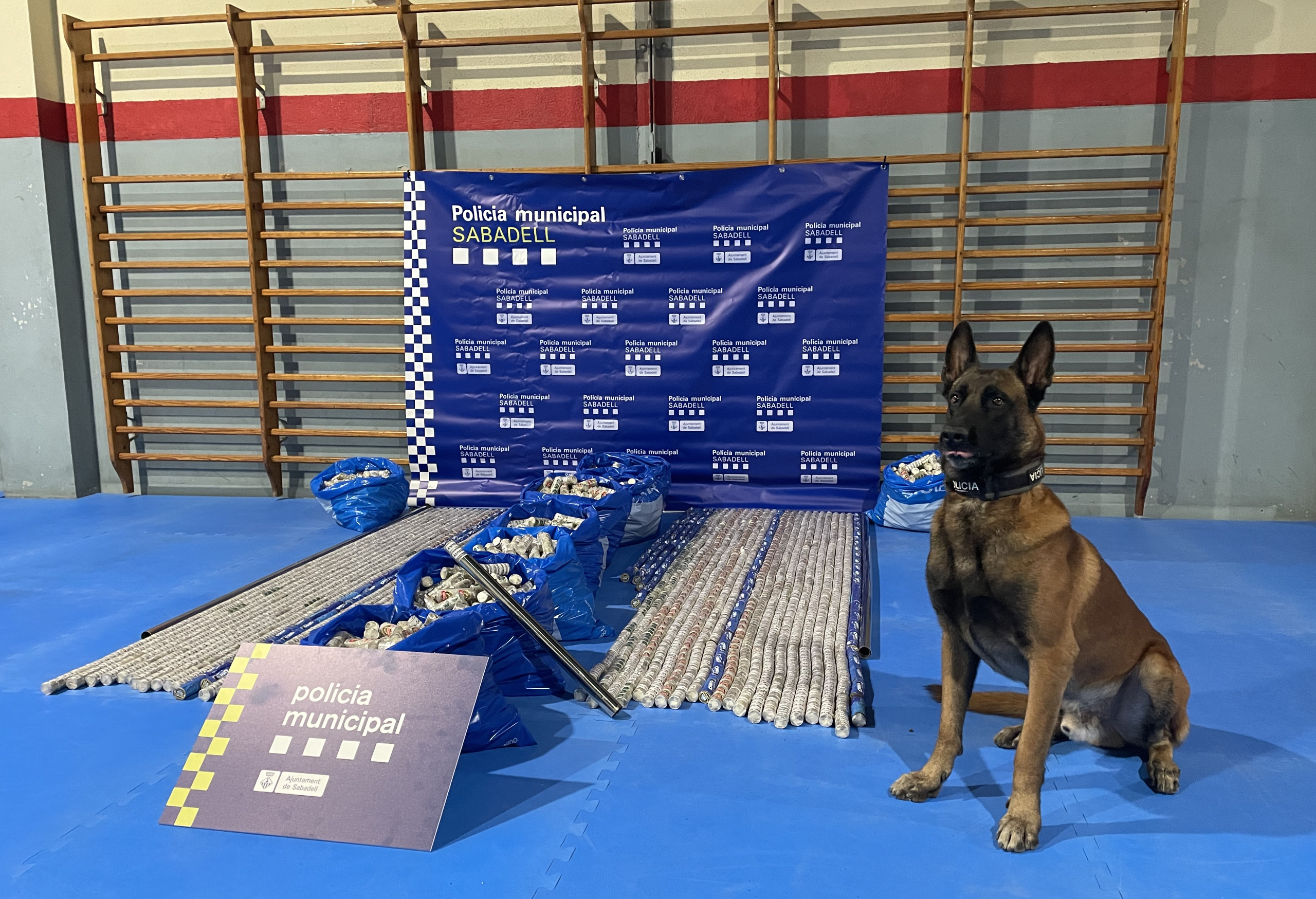 Un camión se avería en Sabadell y cuando la policía va a ayudar encuentra más de 300 kilos de hachís