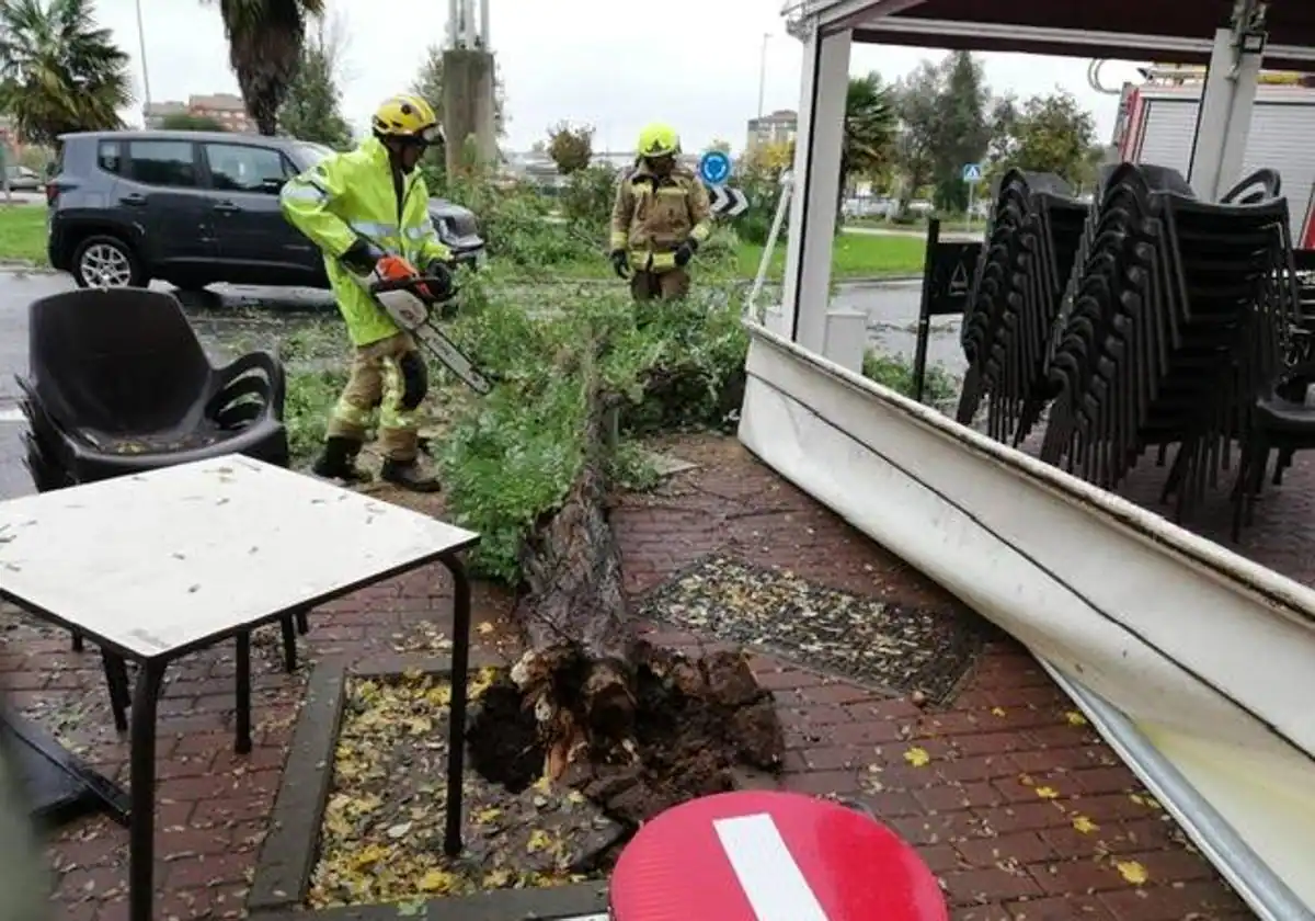 La borrasca Ciarán provoca 291 incidentes en Extremadura, con más de 1.700 llamadas al Centro de Emergencias 112