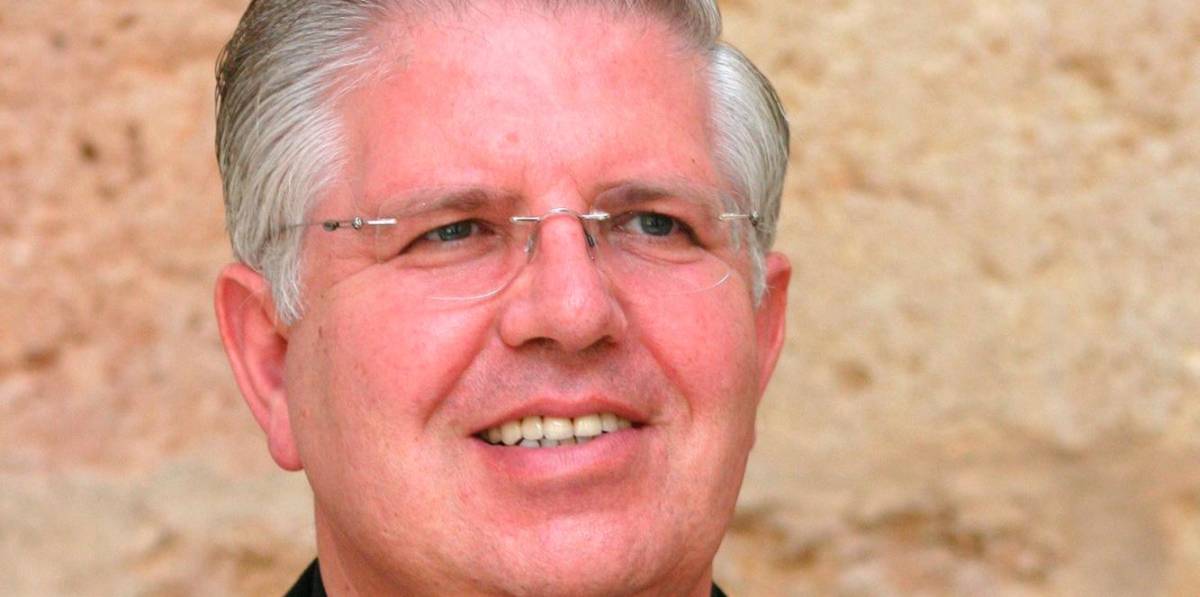 Un vehículo se da a la fuga tras atropellar en un paso de peatones al prior de Sant Pere de Reus