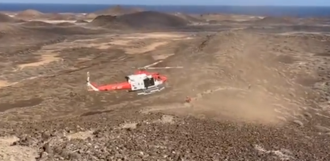 Un helicóptero interviene en el rescate de una mujer tras sufrir una caída en Isla de Lobos