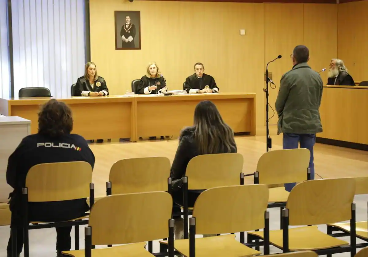 Diez años de prisión para una pareja por vender cocaína, cannabis y MDMA en su piso de El Coto