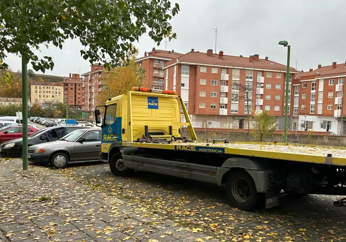 Revientan dos coches para intentar robar en la calle María de Zayas