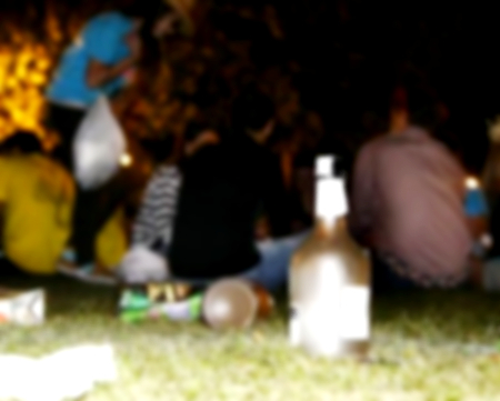 Guerra en Vitoria a botellones de menores (18 zonas)