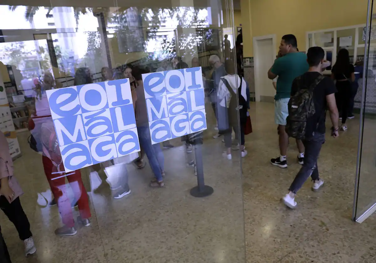 Profesores de la Escuela de Idiomas salvan la vida a un alumno que sufrió un infarto