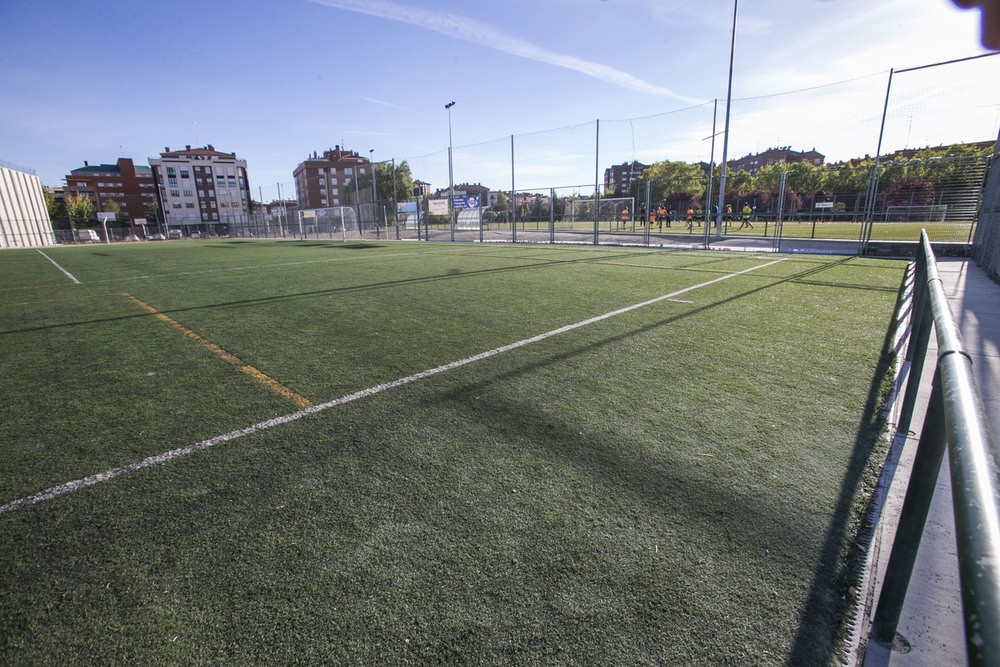 Roban una docena de móviles y carteras en el vestuario del equipo de fútbol Unión Popular Palencia