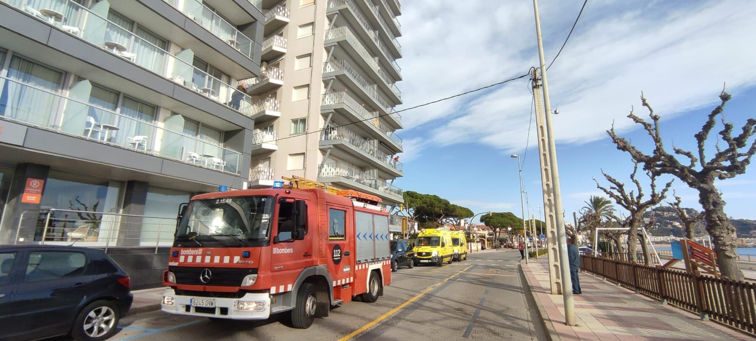 Cuatro menores y sus padres, heridos graves al intoxicarse por un escape de gas en un piso de Blanes