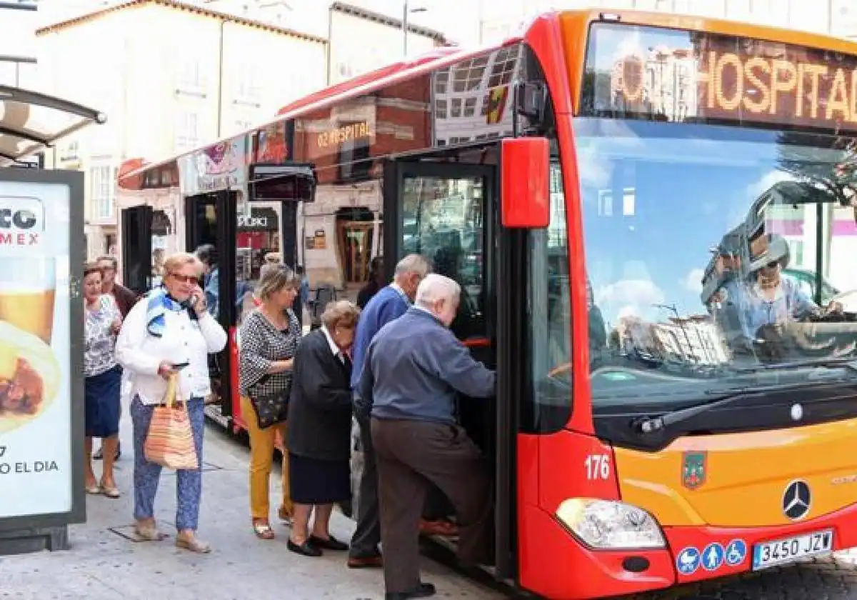 Siete heridos de entre 12 y 77 años tras el frenazo de un bus urbano en Burgos