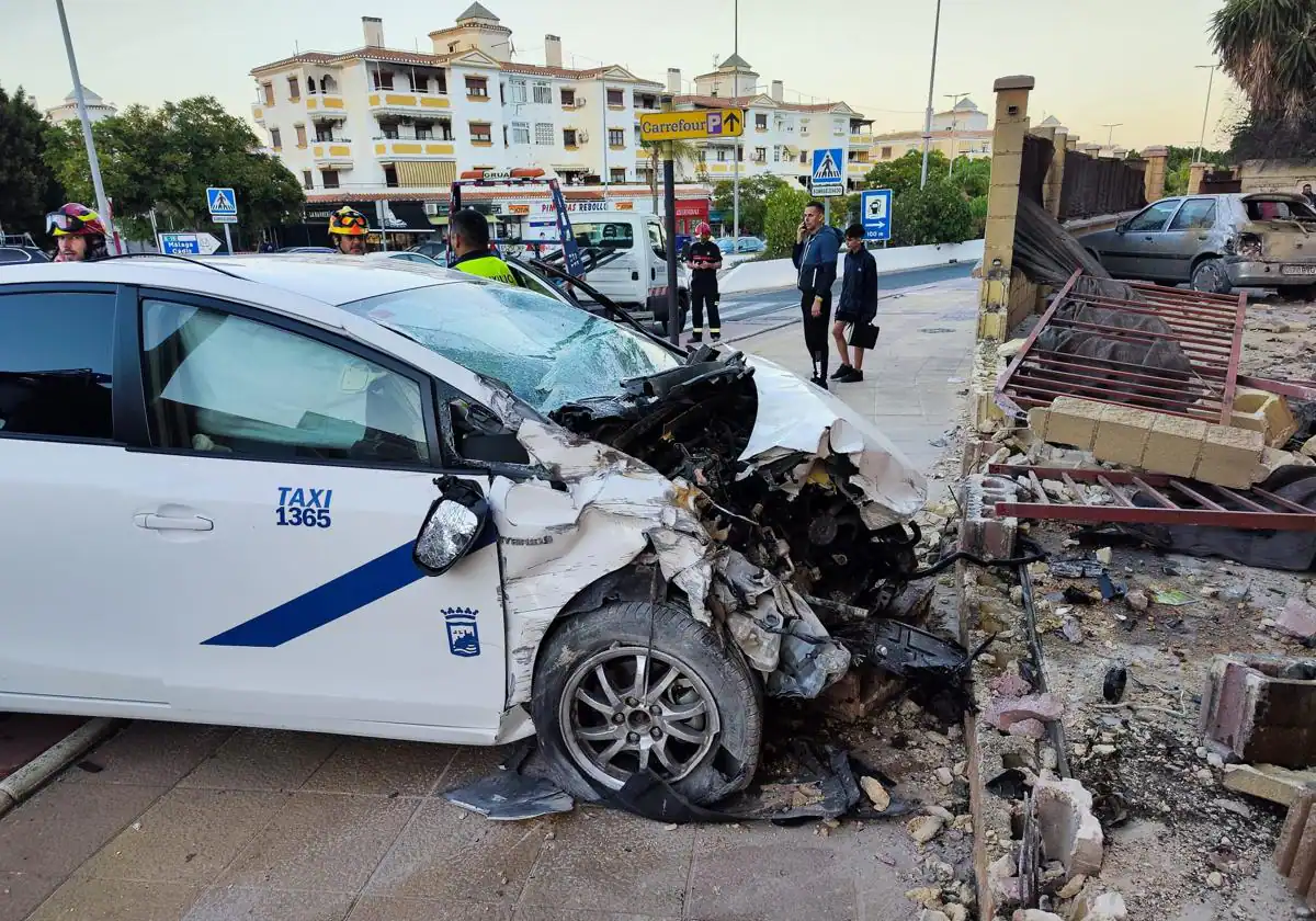 Herido un taxista al chocar contra un muro en la A-404, entre Churriana y Málaga