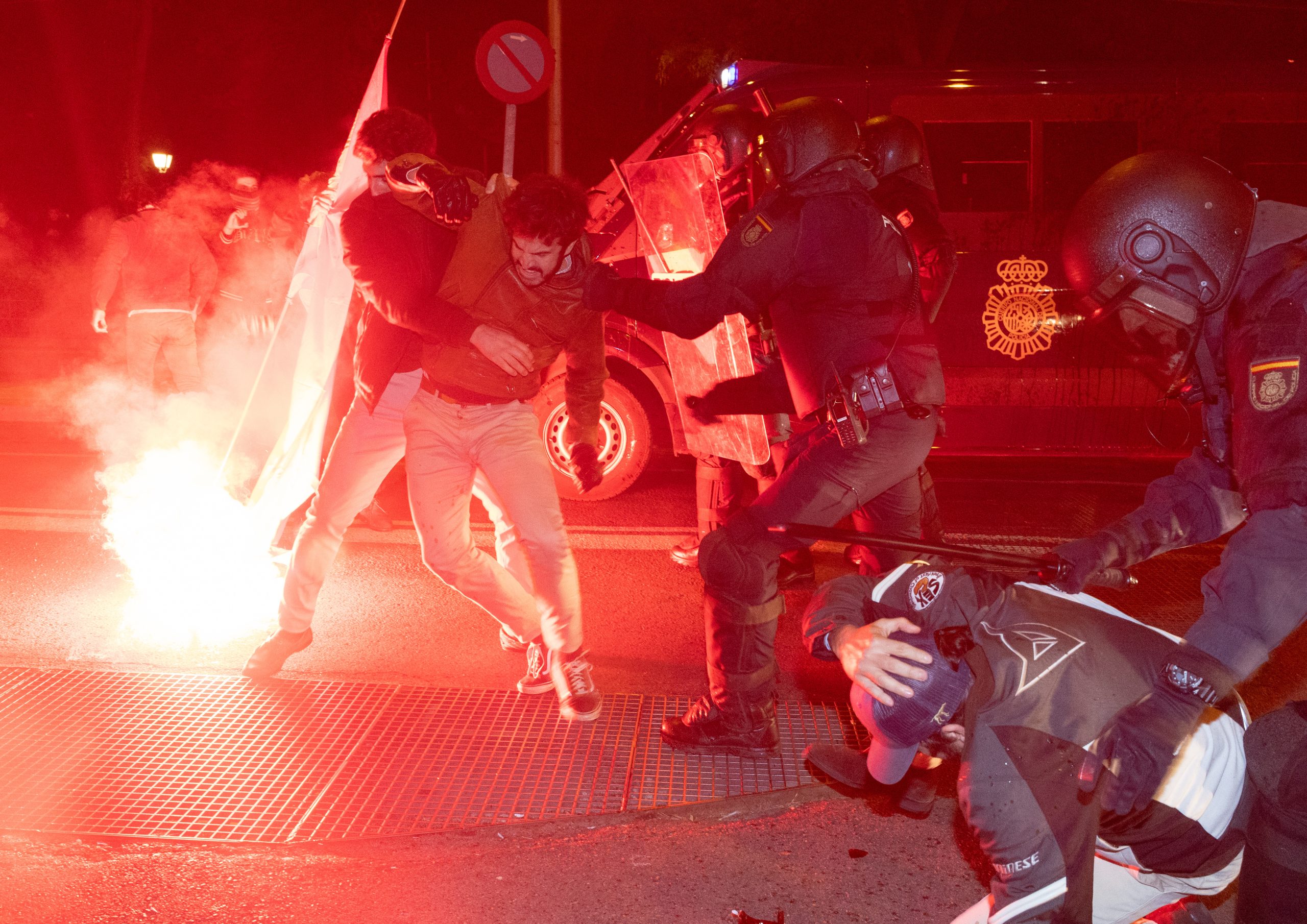MADRID/ Batalla campal frente a Ferraz: 39 heridos y 6 detenidos