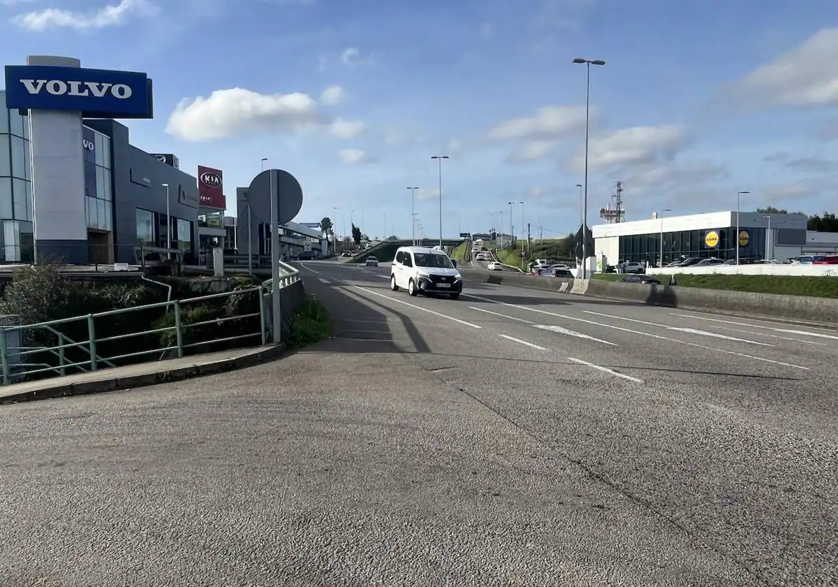 Un kamikaze provoca un accidente en la AS-II que acaba con su vida y la de otro conductor