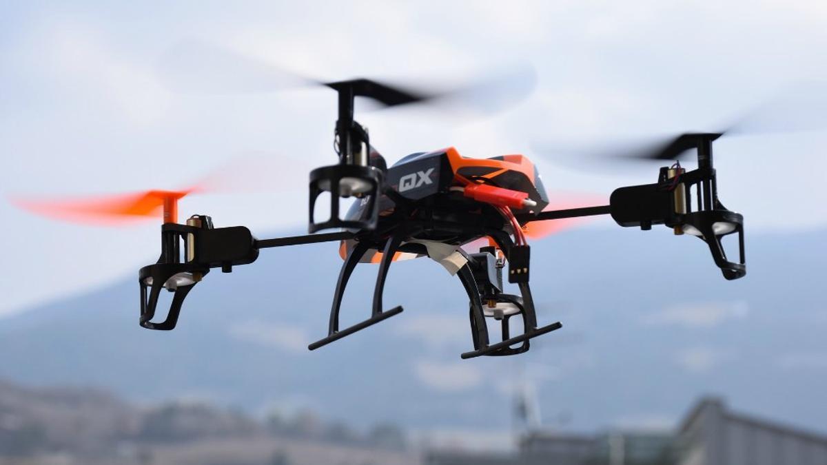 Un dron cae en la plaza Isabel la Católica de Palencia sin causar daños personales ni materiales