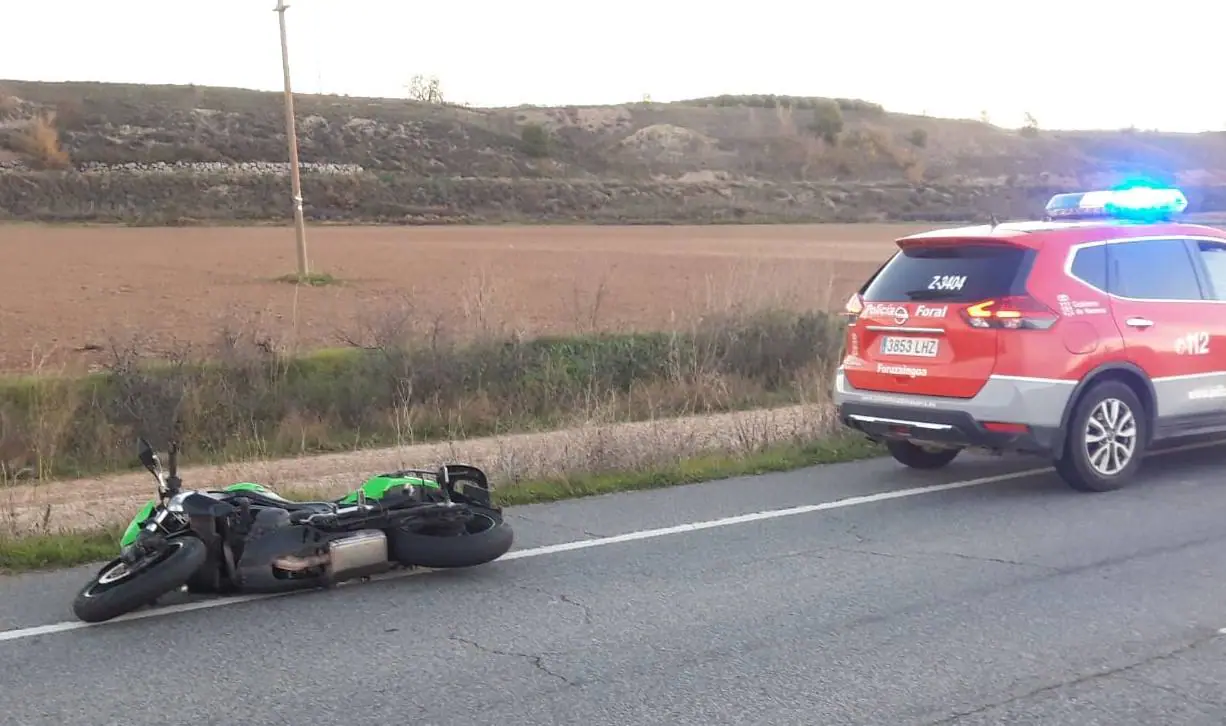 Un motorista logroñés, herido muy grave tras chocar con un tractor en Mendavia