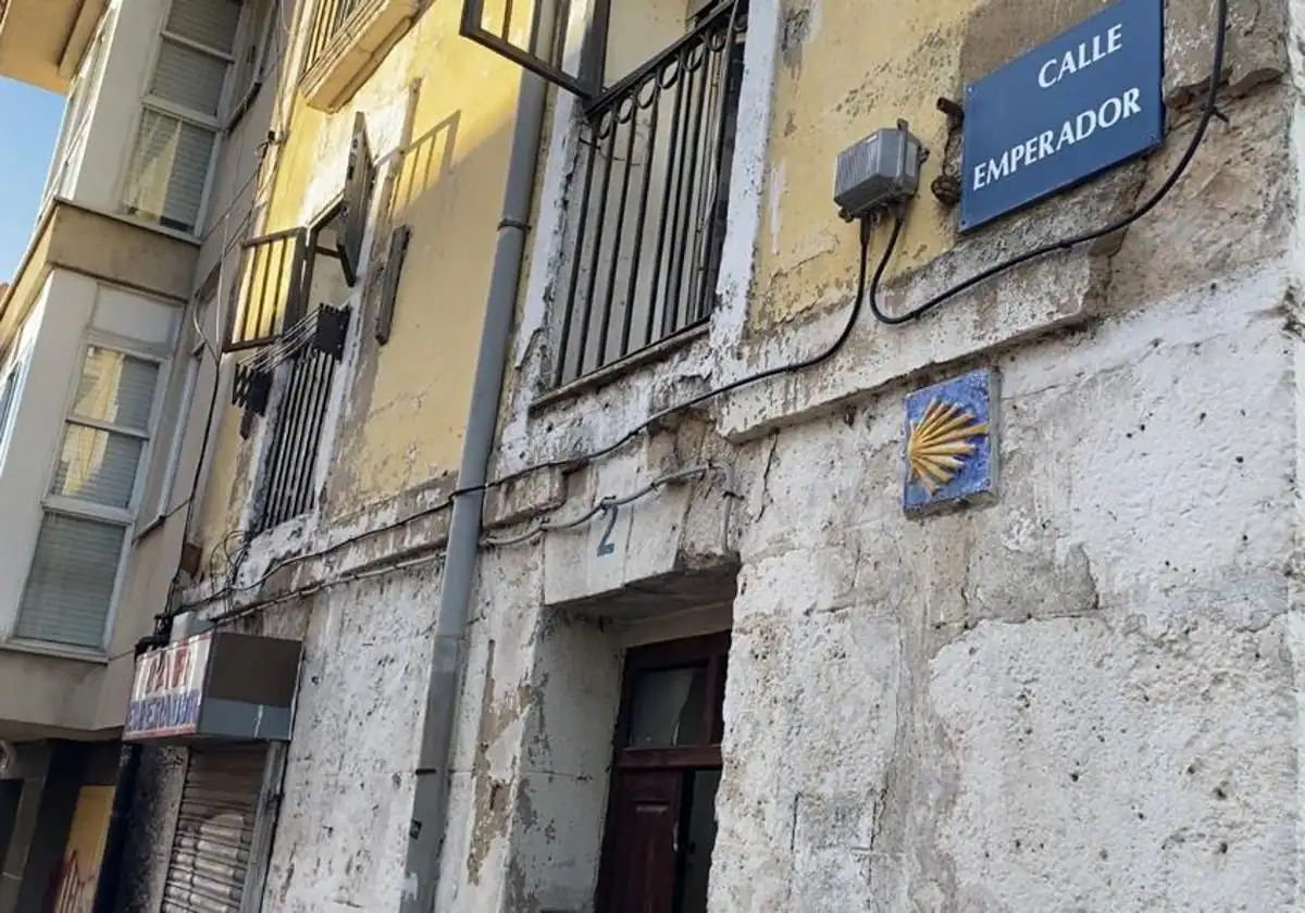 Vecinos de la calle Emperador viven más tranquilos tras cierre de piso okupado
