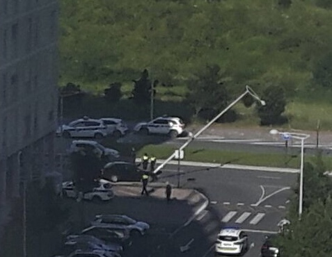 Vehículos protagonizan accidentes en Vitoria: Dos farolas quedan destrozadas en un día caótico