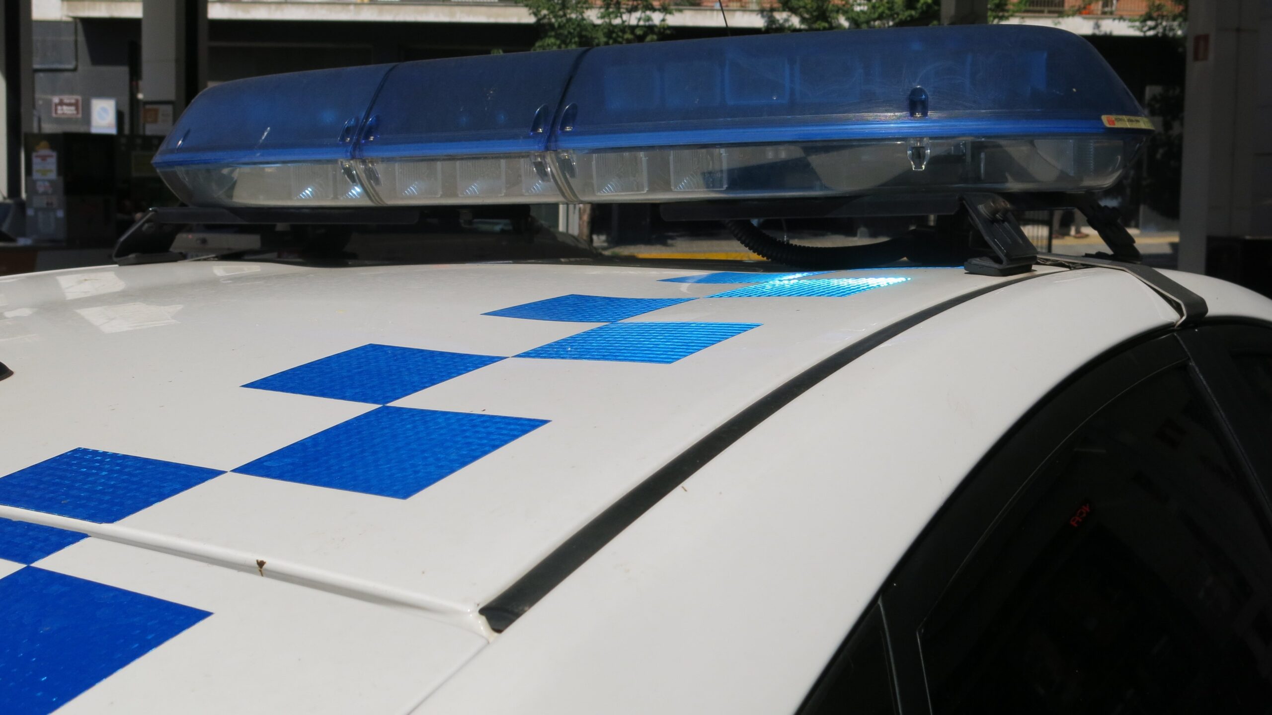 Gritos de auxilio en Empuriabrava: una mujer sale al balcón a pedir ayuda porque su pareja la está maltratando