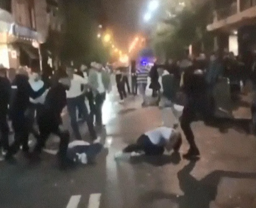 Cuatro denuncias por la pelea en la que los porteros de Moma patearon a unos jóvenes