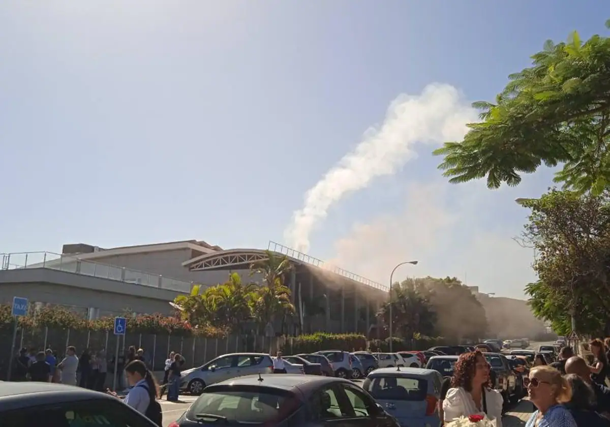 Un incendio en un horno obliga a desalojar el tanatorio de San Miguel