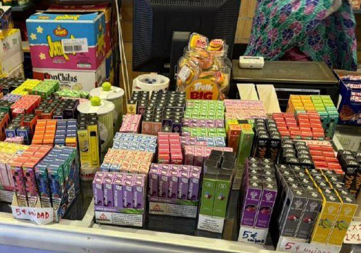 Vápers con más nicotina y aditivos: la policía frustra su intento de venta a menores en Alicante por Navidad