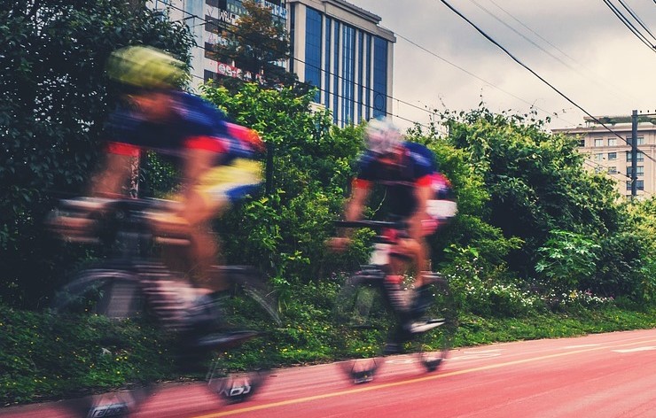 2 ciclistas persiguen al ladrón de bicis en Vitoria ¡Cazado!