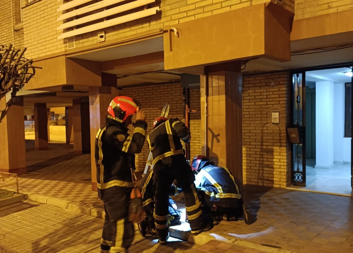Vecinos del Polígono San Sebastián denuncian el peligroso robo de tuberías de cobre del suministro de agua y gas