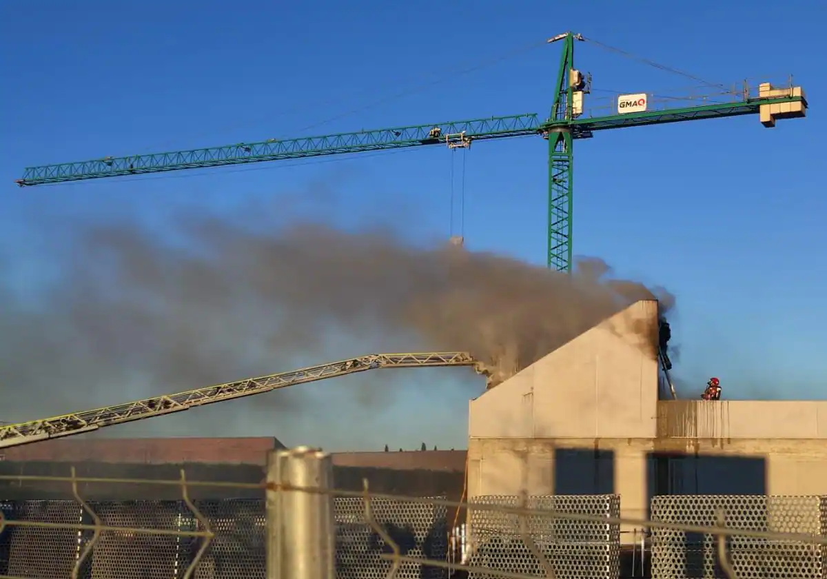 Un fuego en un edificio en obras alerta a los bomberos de Salamanca