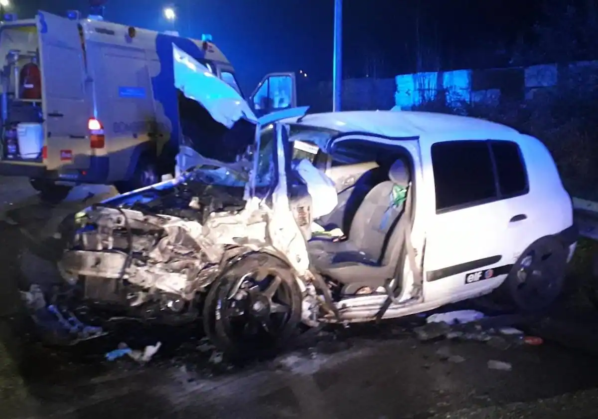 Herida una joven de 25 años tras un choque entre dos vehículos en Nava
