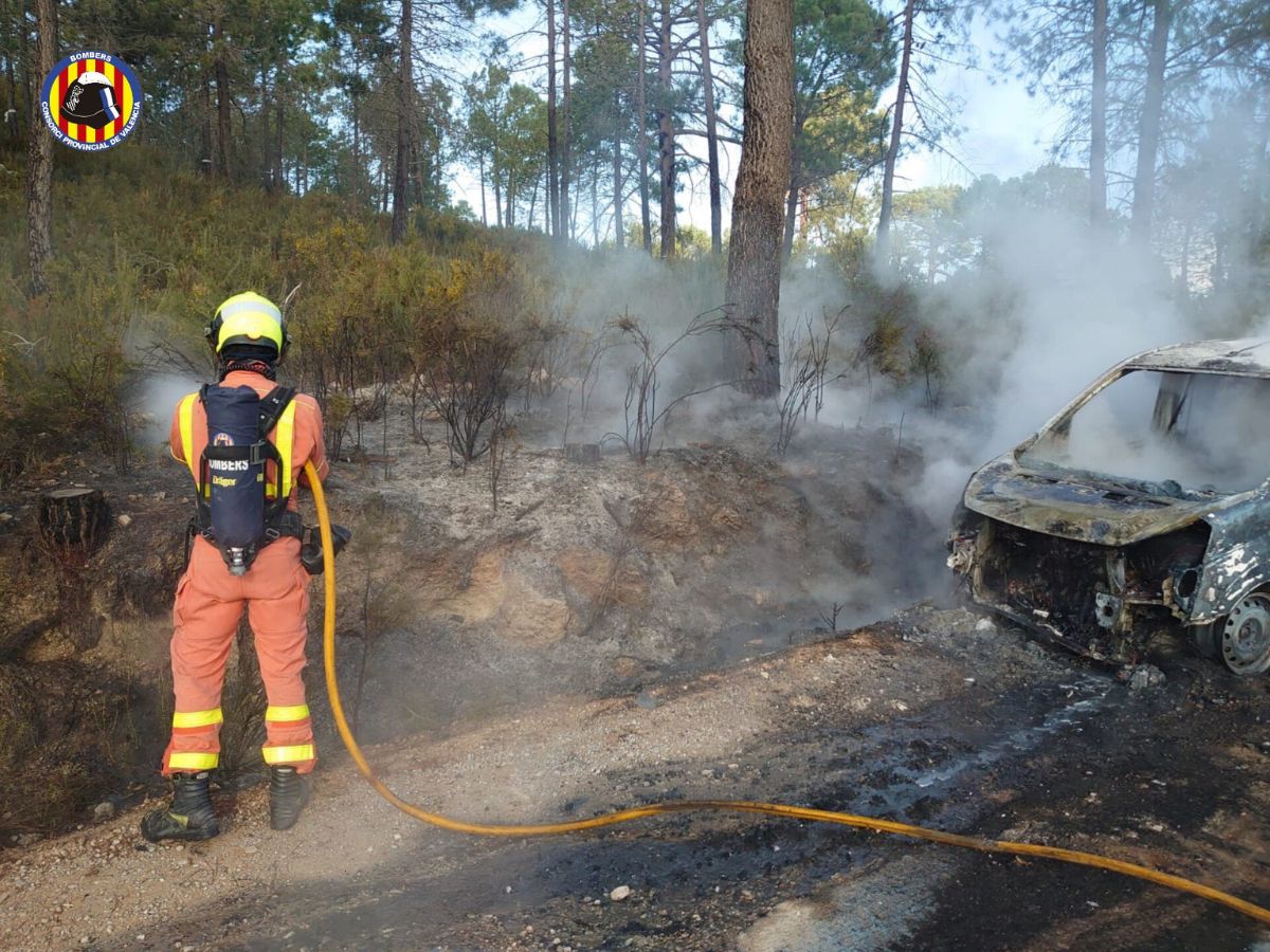 pinet incendio coche 2