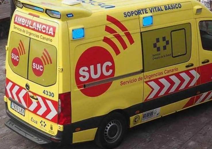 Un herido al colisionar un patinete y un coche en Lanzarote