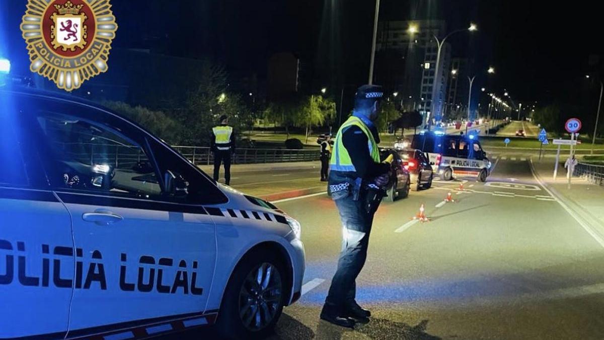 Conductor imprudente causa tres accidentes en una noche y es detenido por la Policía Local de León