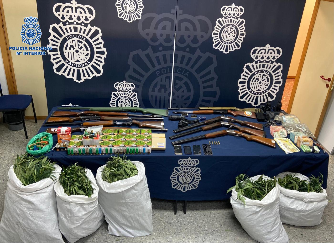 El material intervenido en la operación. - DGP