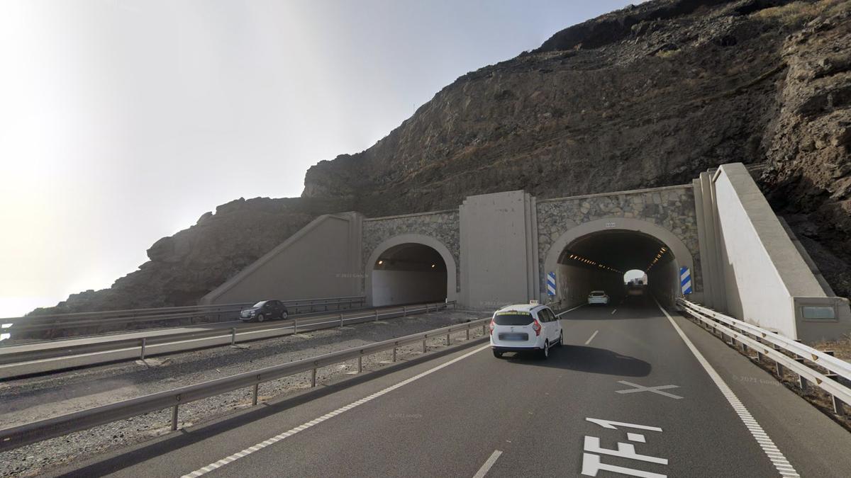 TF-1, sentido sur, en la entrada a los túneles de Güímar.